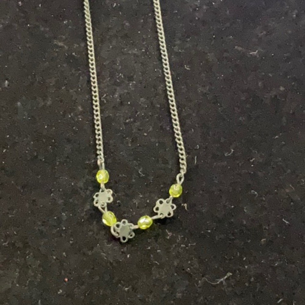 Green stone small necklace